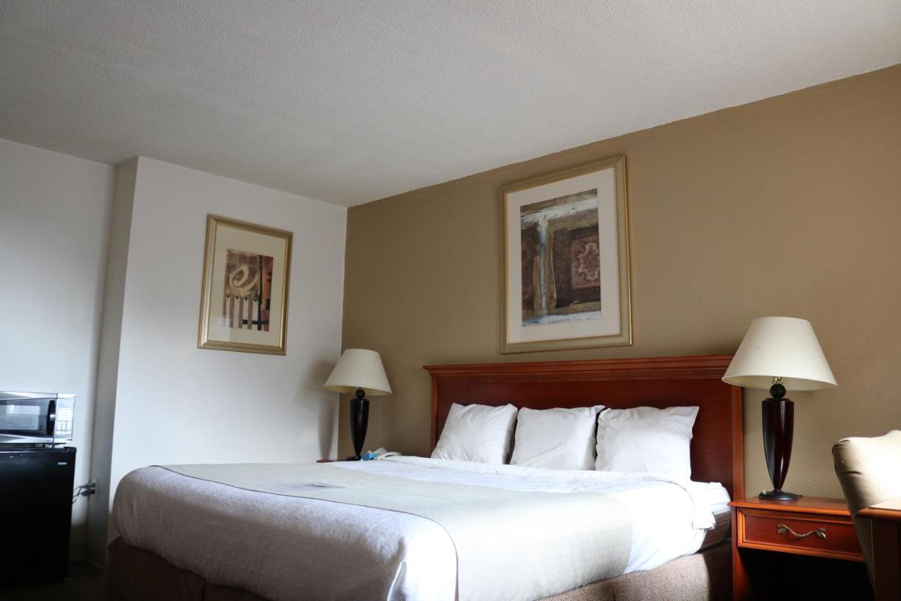 Dakota Inn Huron ภายนอก รูปภาพ